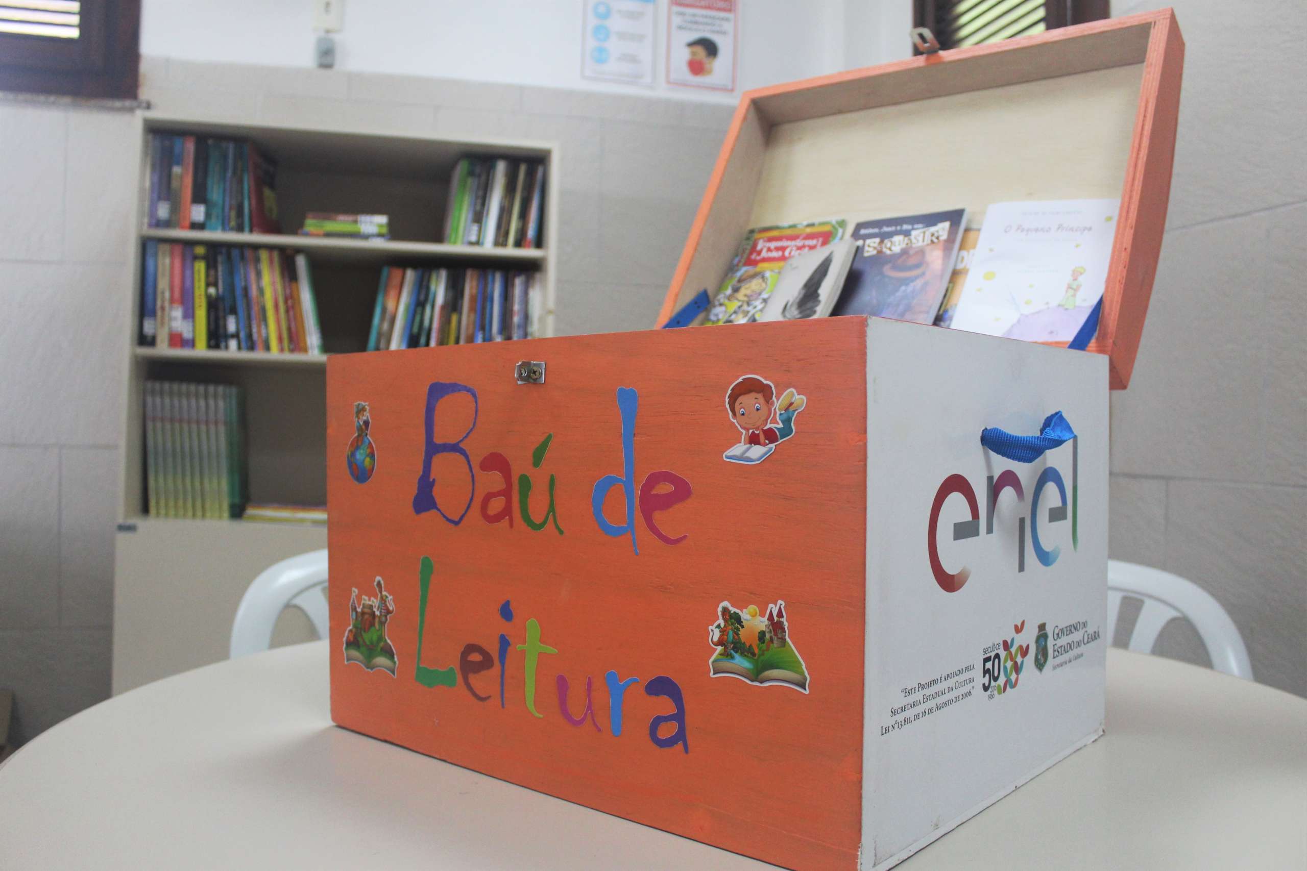 Projeto Baú de Leitura doa livros para o sistema socioeducativo