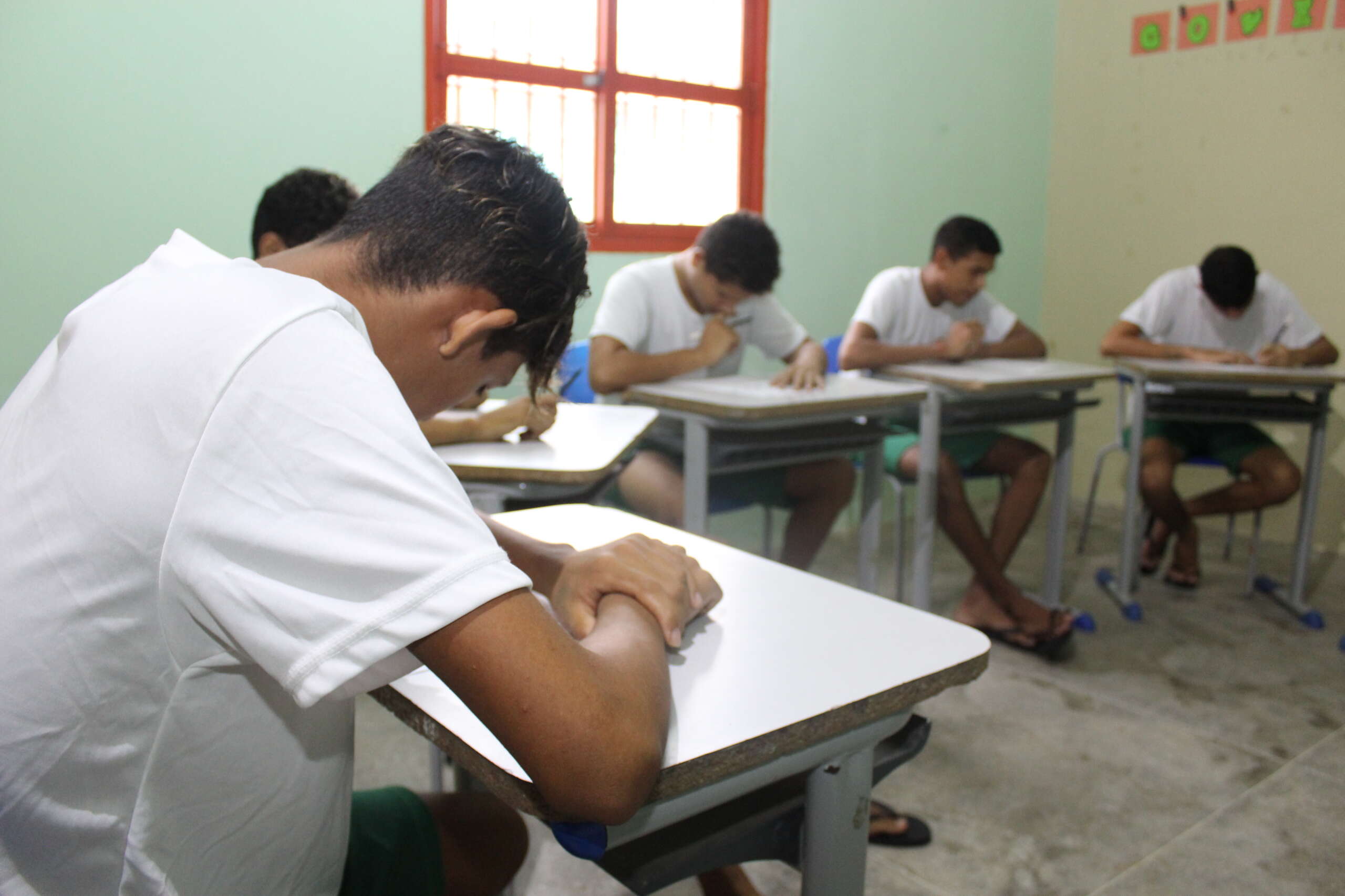 Adolescente realiza prova do Enem/PPL e sonha em ser professor de Física